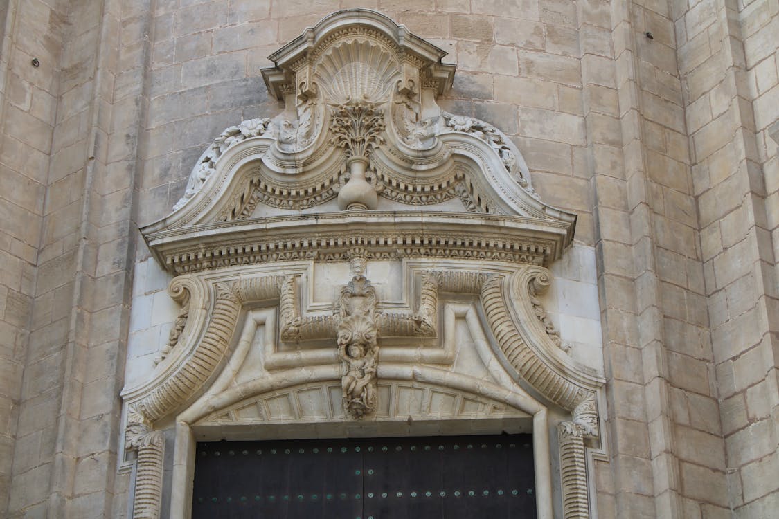 fachada exterior de la Catedral de Cádiz