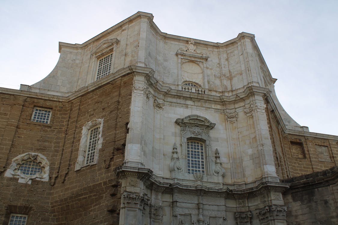 fachada exterior de la Catedral de Cádiz