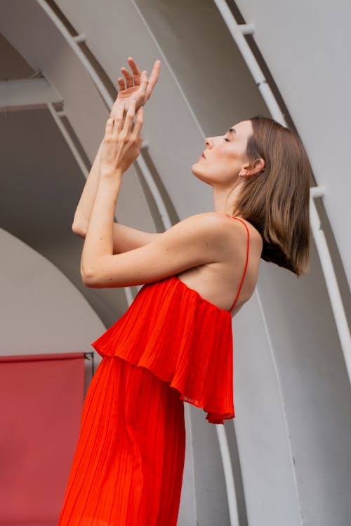 Foto profissional grátis de bem vestida, de pé, elegância