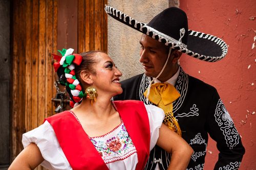 Free A vibrant portrait of a couple in traditional Mexican attire in Puebla de Zaragoza, Mexico. Stock Photo