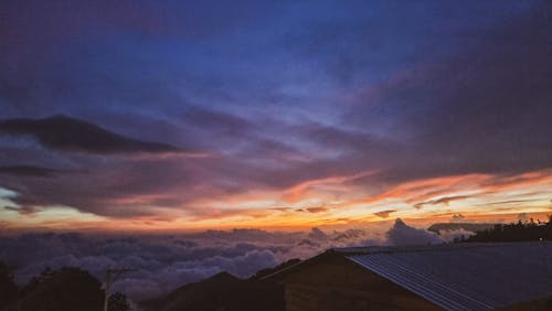 Foto stok gratis atap, awan, bayangan hitam