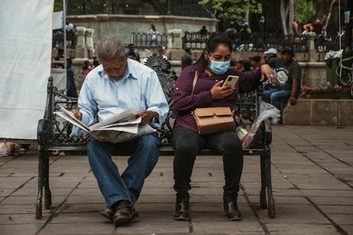 Foto stok gratis bangku, duduk, hp