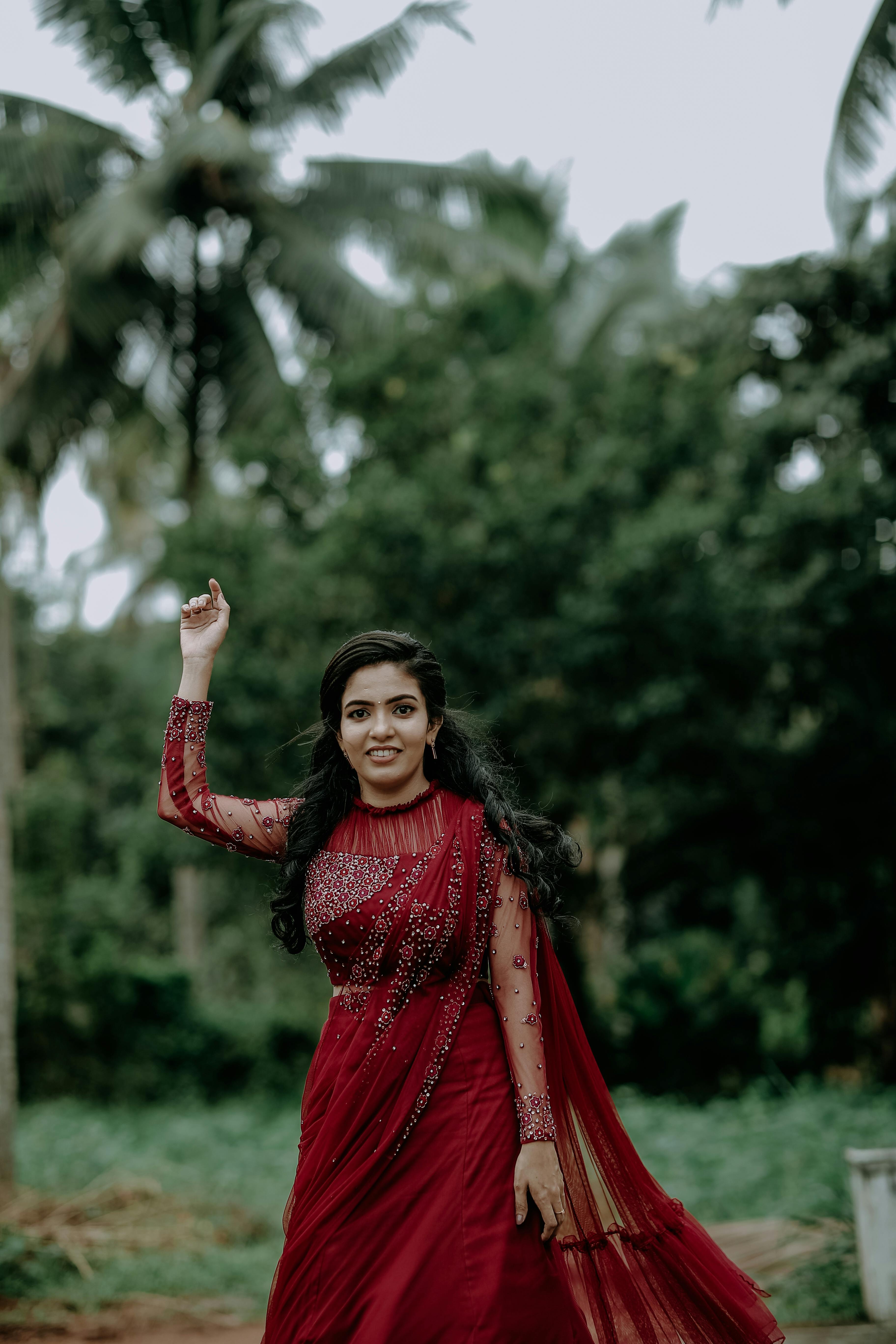 SAHELI 👑 | Kolkata Blogger on Instagram: “Serenity 🌼 . . . Photographed  retouched by @samanwayphot… | Photography poses women, Girl photo poses, Saree  photoshoot