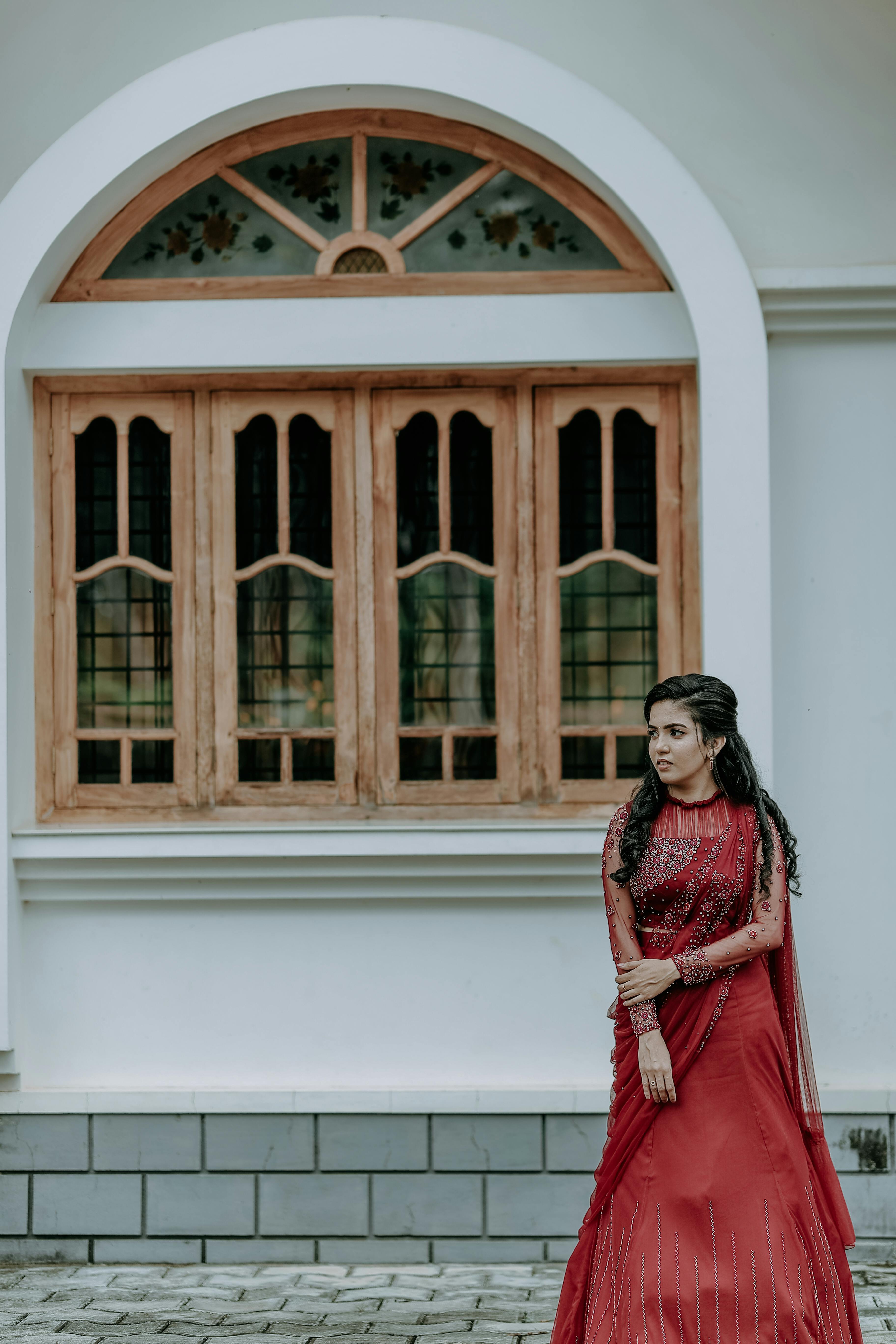 Simple & beautiful saree poses photo images for Girls & ladies
