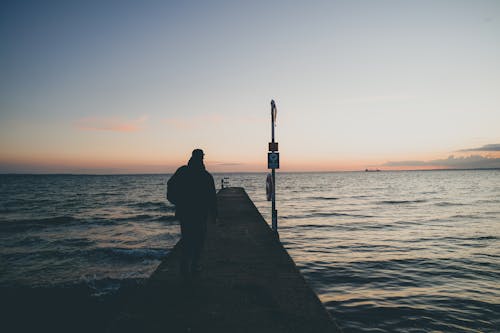 Photos gratuites de crépuscule, homme, jetée