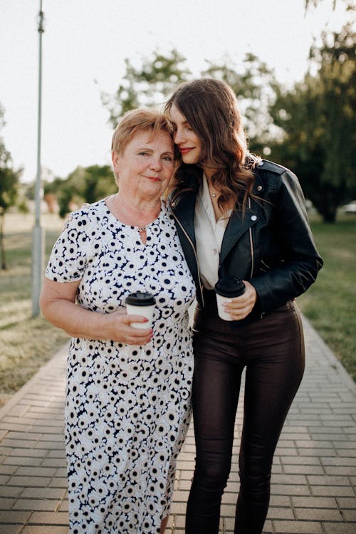 Free Mother Posing with Daughter Stock Photo