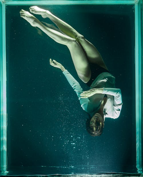 Foto De Mujer Bajo El Agua