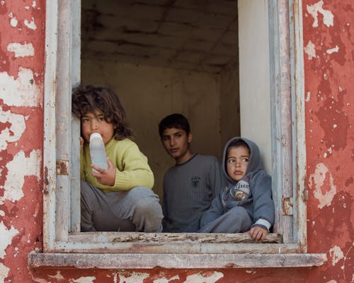 Immagine gratuita di apertura della finestra, bambini, danneggiato