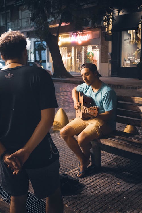 Gratis stockfoto met akoestische gitaar, bank, boom