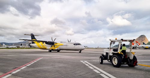 Foto d'estoc gratuïta de aeroport, avió, pista de l aeroport