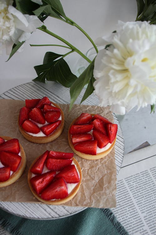 Gratis arkivbilde med blomst, bord, dessert