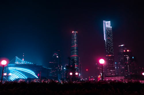 Vue Panoramique Des Bâtiments En Soirée