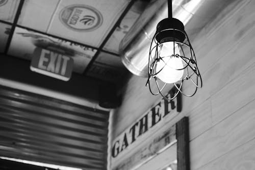 Kostnadsfri bild av barer, glödlampa, hängande