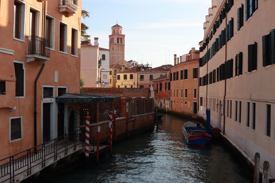 Picturesque view of a calm canal in Venice with traditional architecture, showcasing the city's serene beauty.