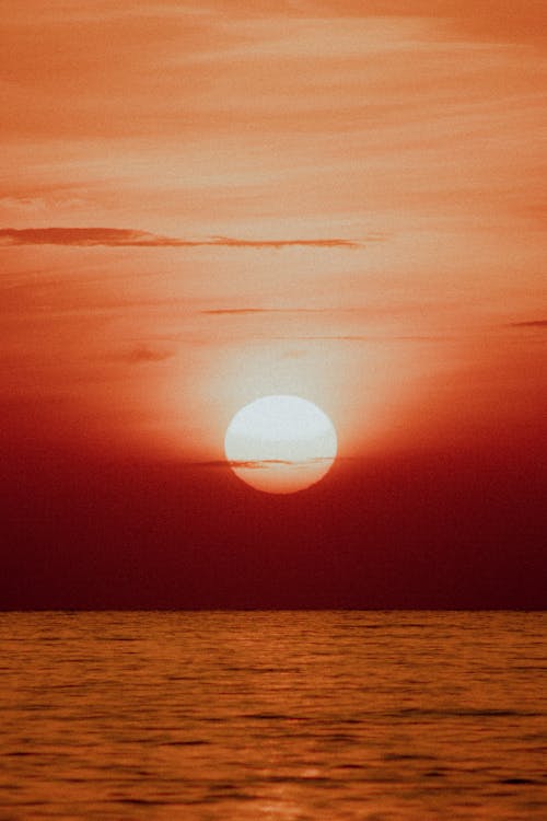 Free Red Sunset Over the Ocean Stock Photo