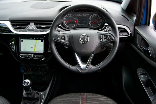 Foto d'estoc gratuïta de Interior de cotxe, negre, pantalla