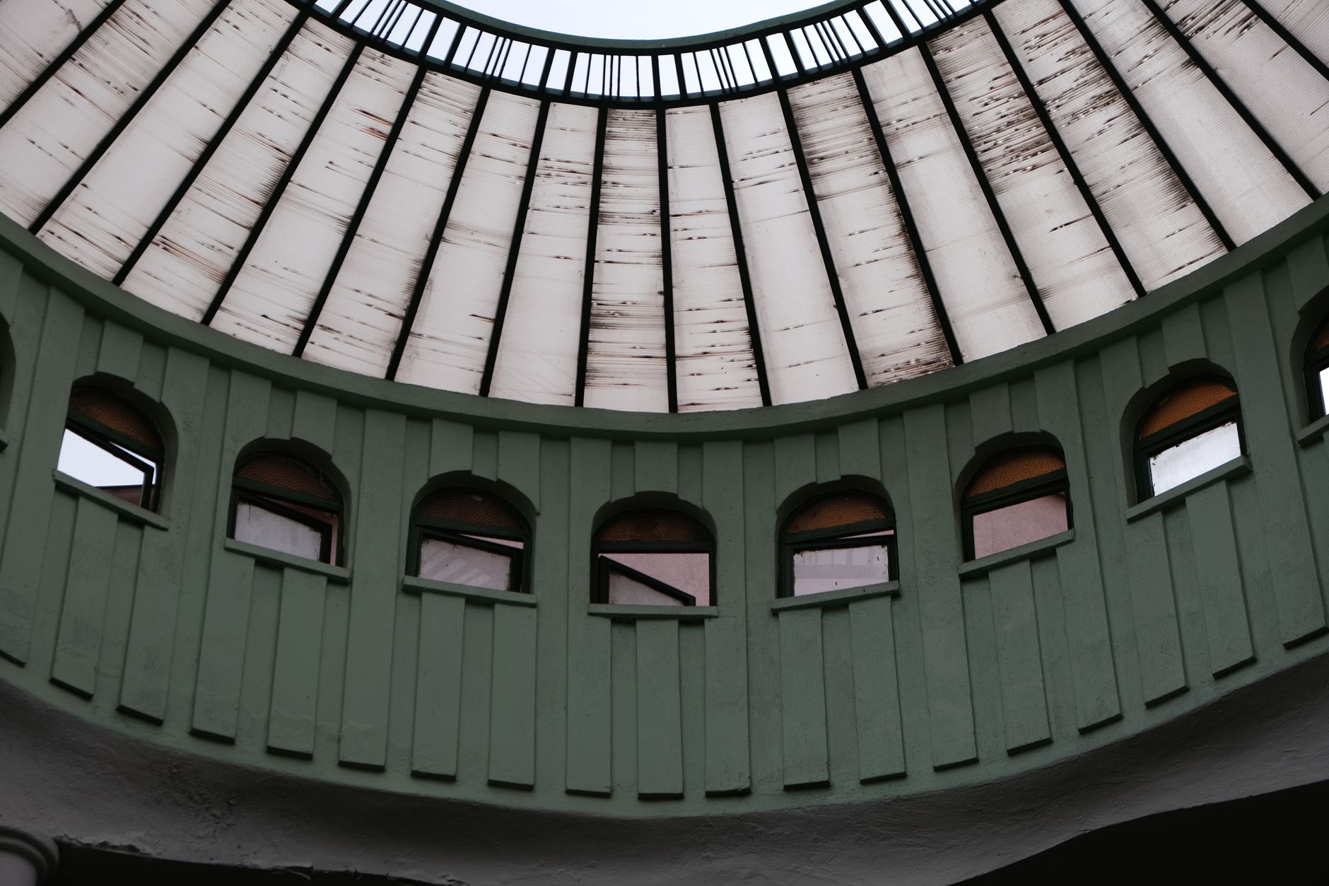 Metzoke Dragot — Architecture, Metzoke Dragot