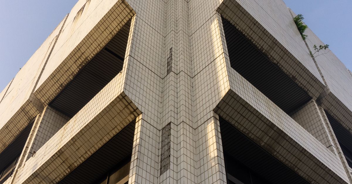 Structa Corner White Walls on Building Corner · Free Stock Photo