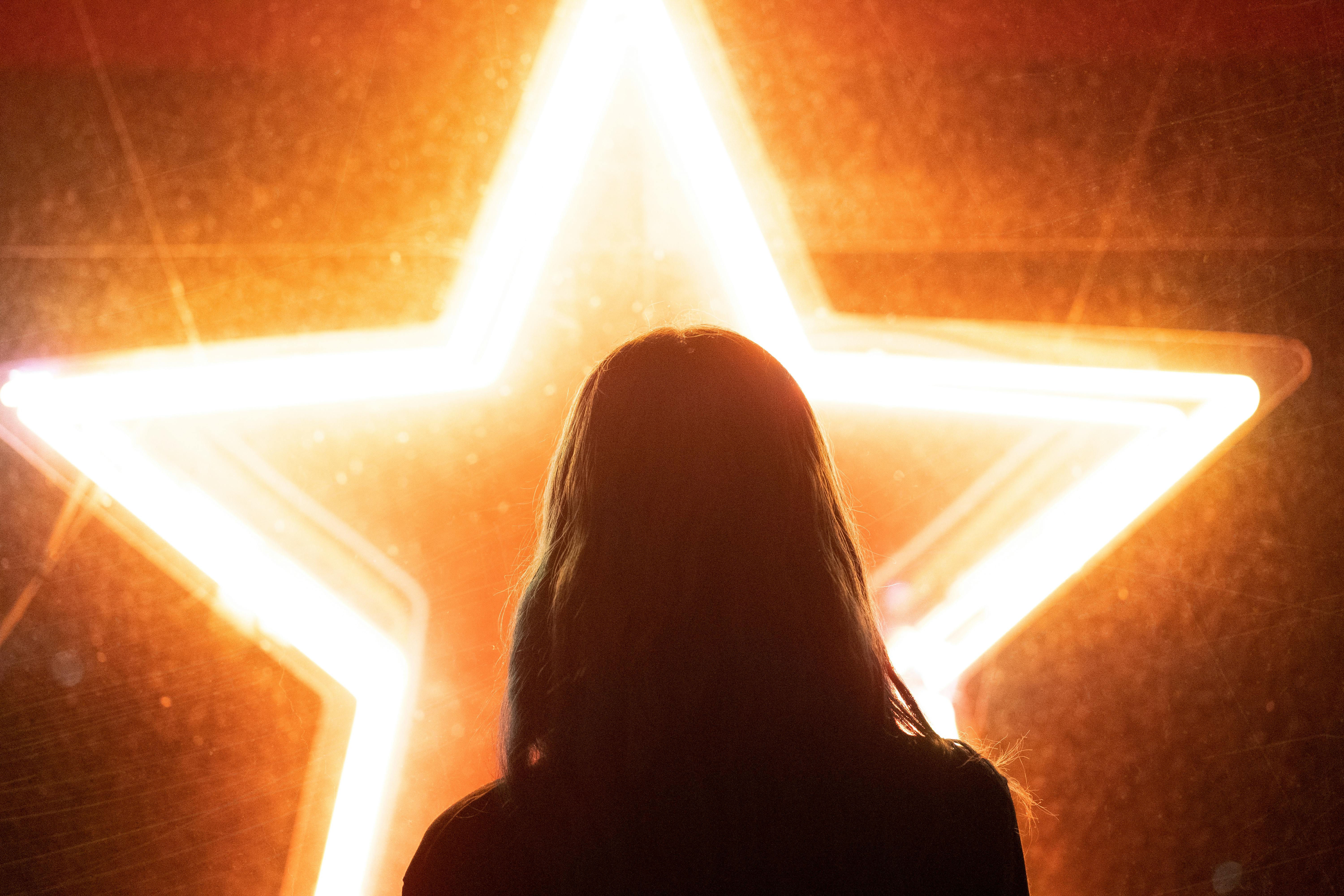 Zadarmo Fotobanka s bezplatnými fotkami na tému celebrita, dekorácia, dlhé vlasy Fotka z fotobanky