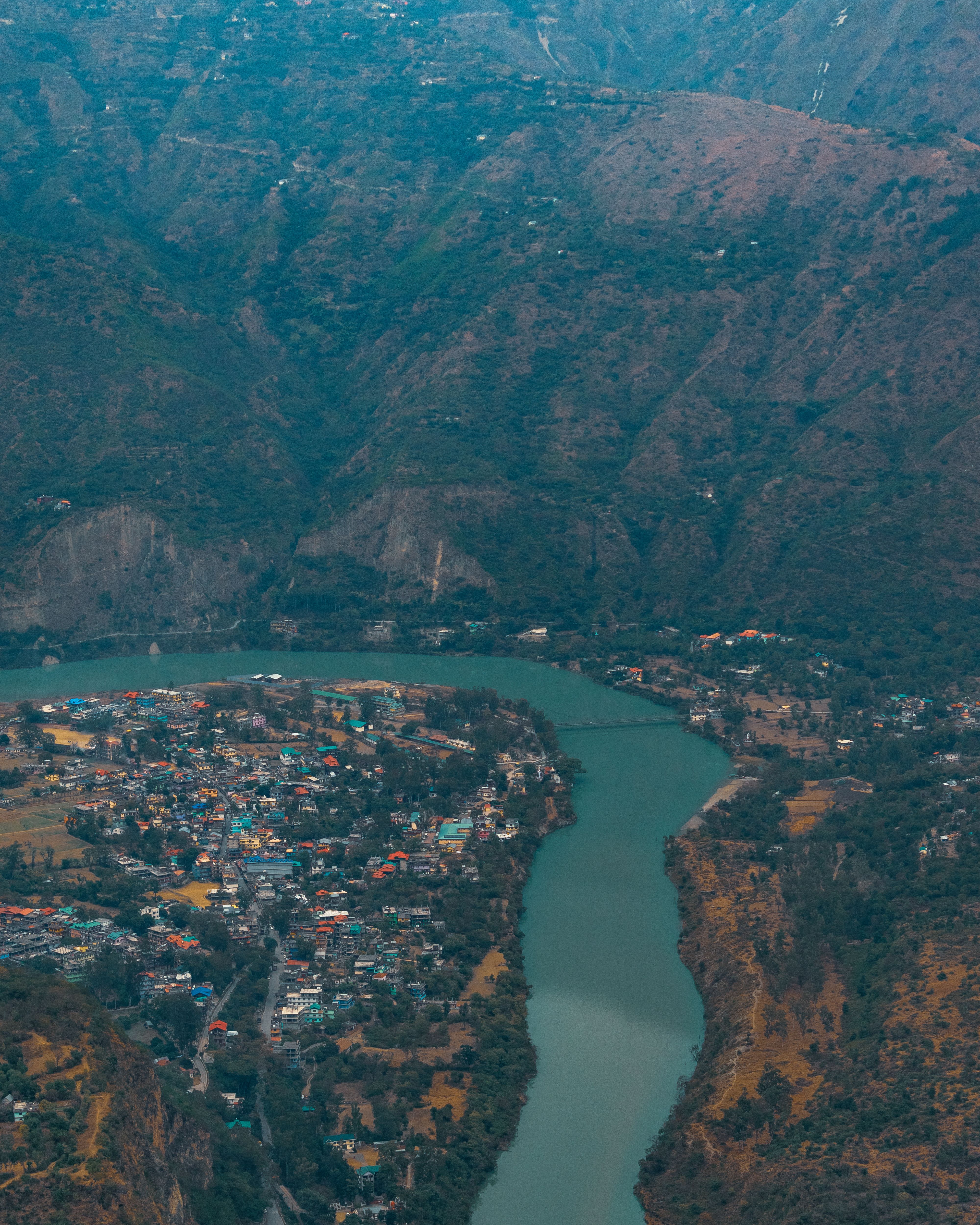 Town near River under Hill · Free Stock Photo