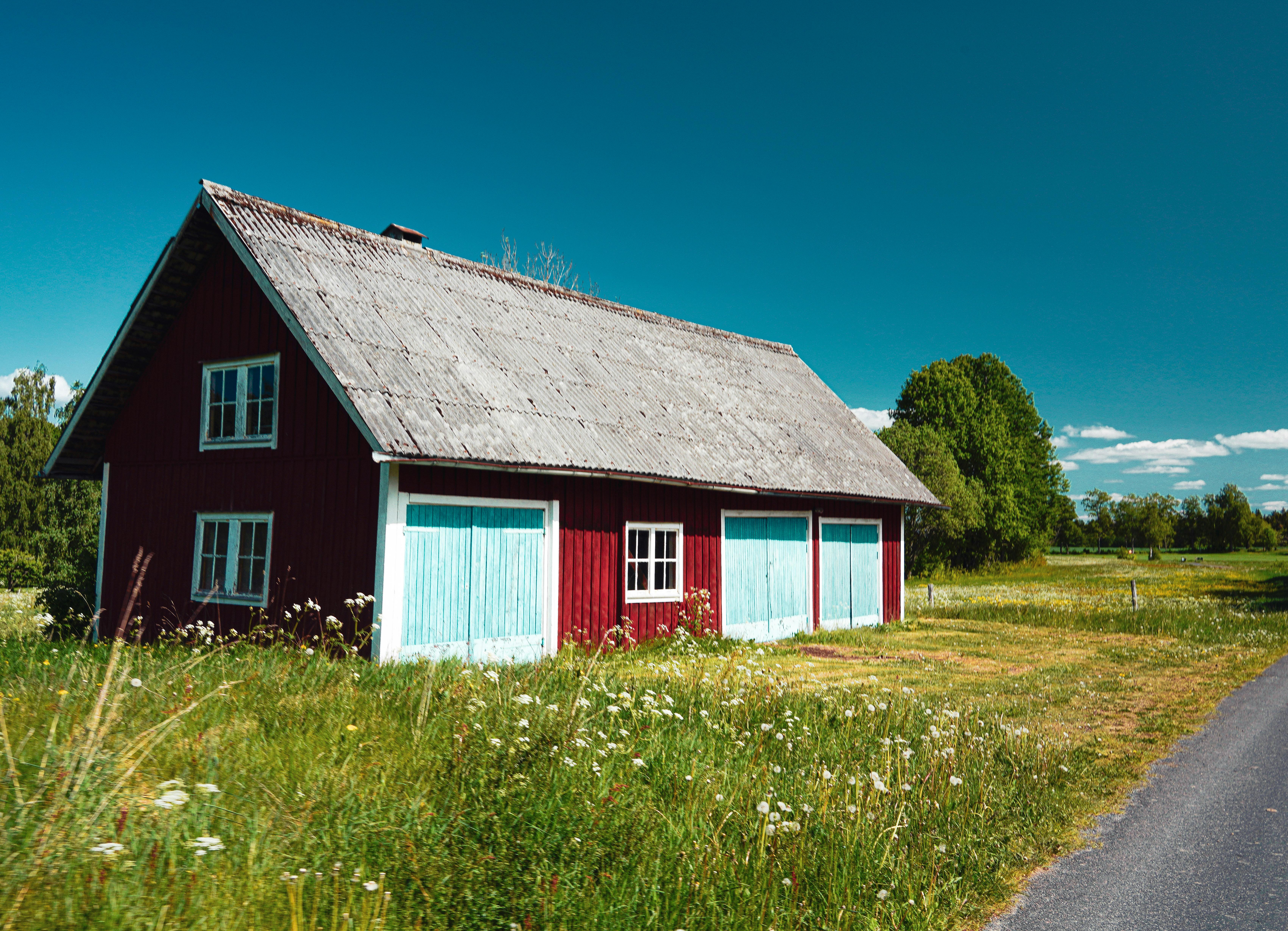 Barn in Countryside · Free Stock Photo
