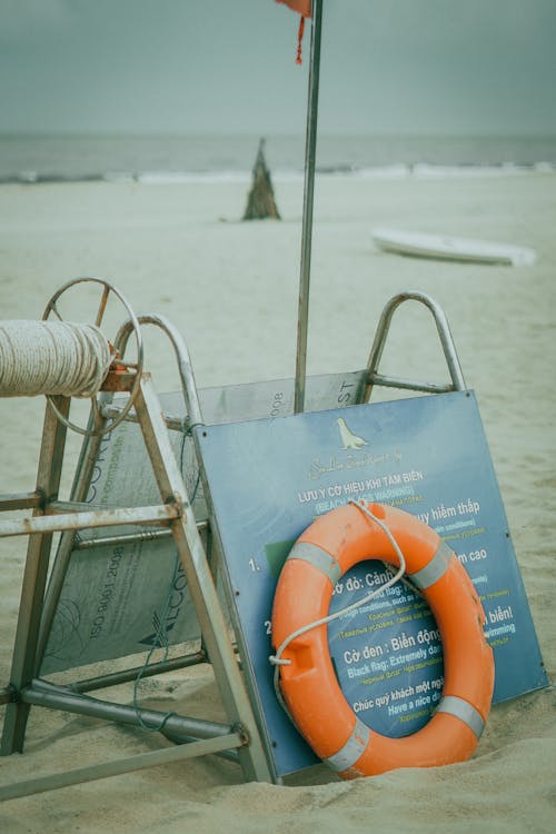 Gratuit Photos gratuites de bord de mer, bouée, chaise de sauveteur Photos