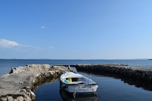 Бесплатное стоковое фото с гавань, горизонт, каменные пирсы