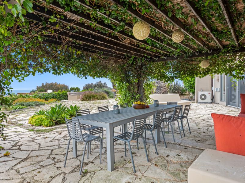 Why Pergola Prices Vary So Much in Cyprus — illustrasjonsbilde