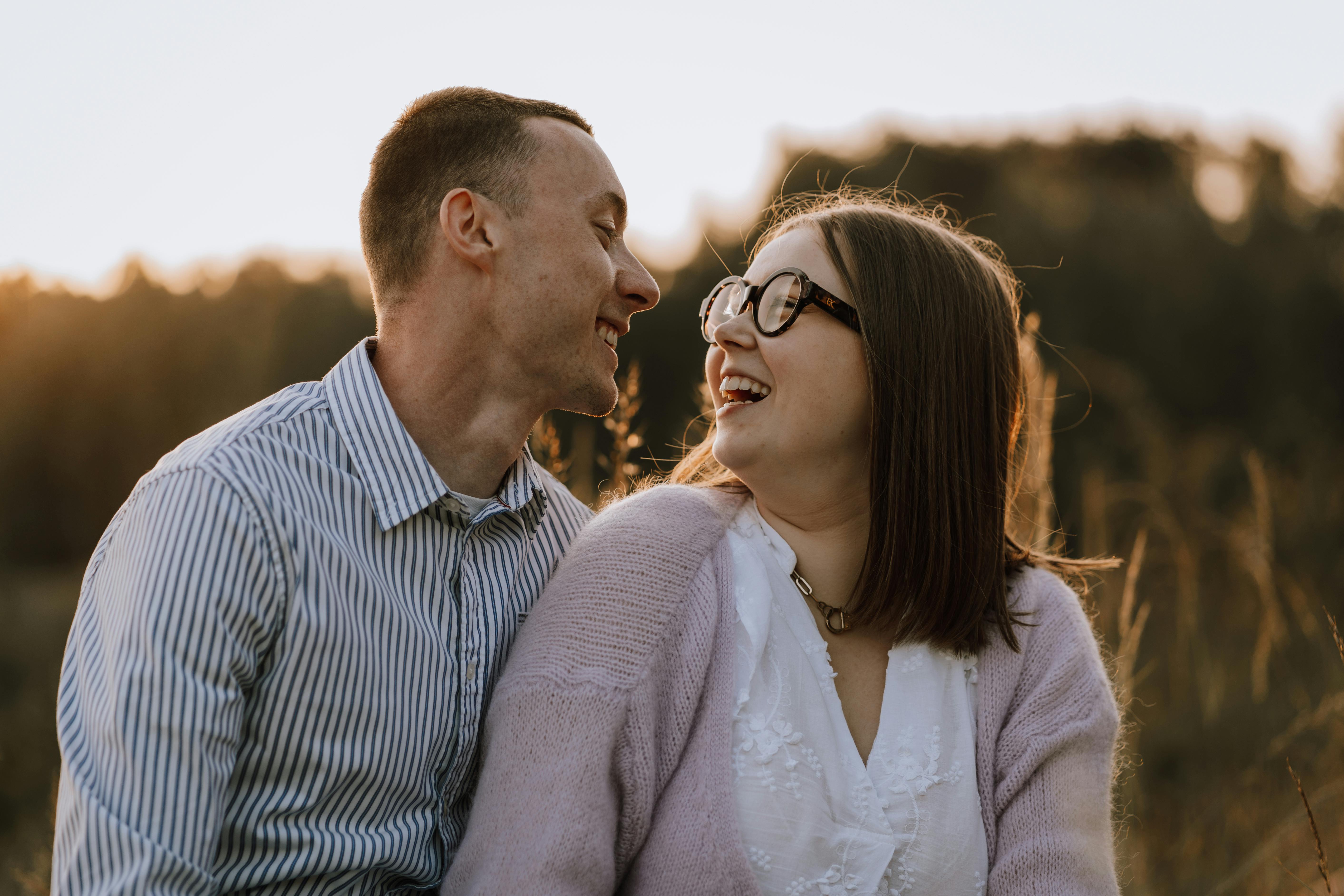 Natural Poses For Romantic Couples — Lightness Photography