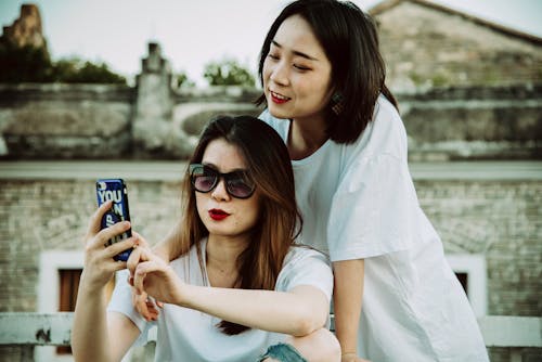 Free Photo of Women Looking At Mobile Phone Stock Photo
