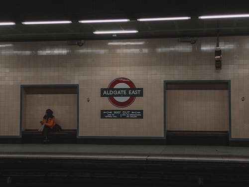 aldgate east, beklemek, Birleşik Krallık içeren Ücretsiz stok fotoğraf