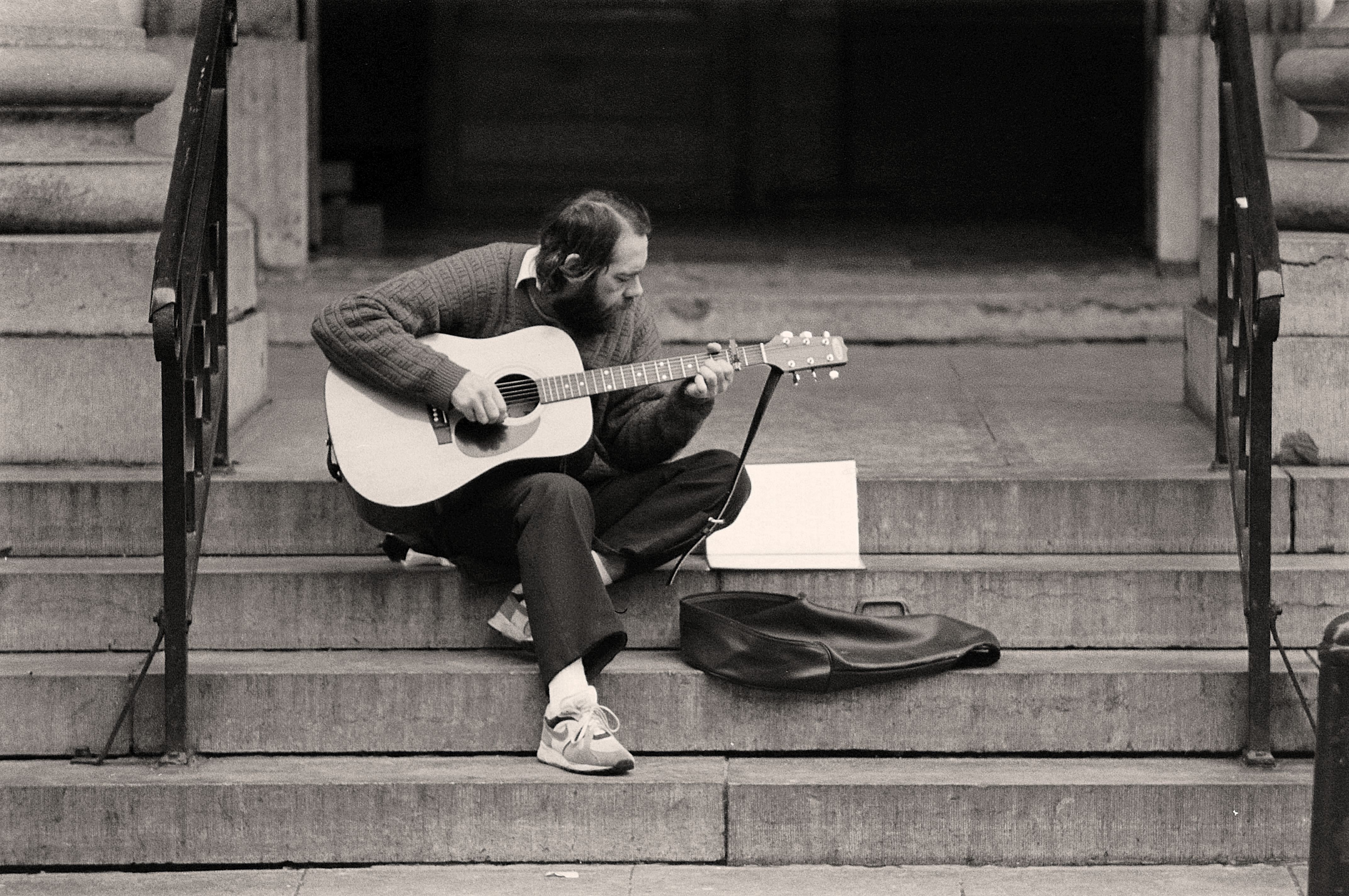 Oscar-winning Irish musician Glen Hansard dies in motorcycle crash