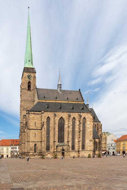 Gratis lagerfoto af aan lichtbak toevoegen, bartholomæus katedral, by