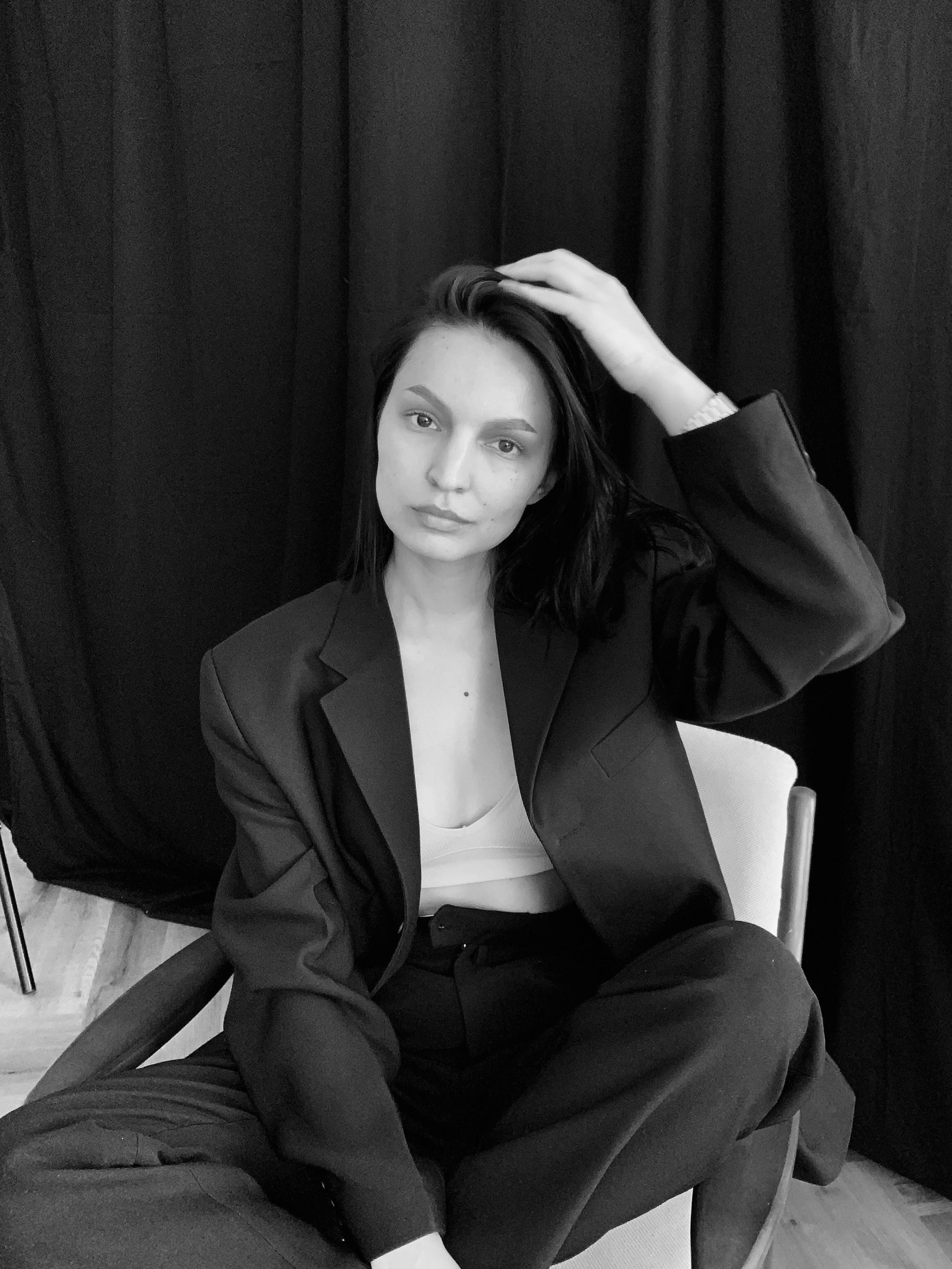 Portrait of a Brunette Woman in Black and White · Free Stock Photo