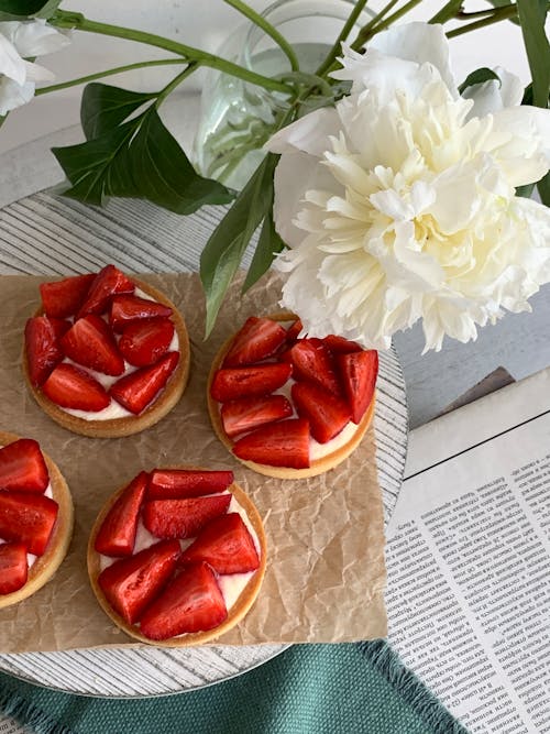 Gratis lagerfoto af blomst, dessert, friske jordbær