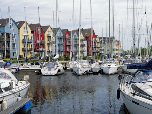 Ilmainen kuvapankkikuva tunnisteilla ankkuroitu, huvijahdit, kaupunkeja