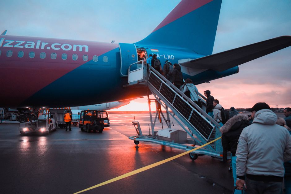 airplane-boarding-passengers-runway-sunset
