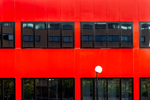 Kostnadsfri bild av byggnad, fönster, röd