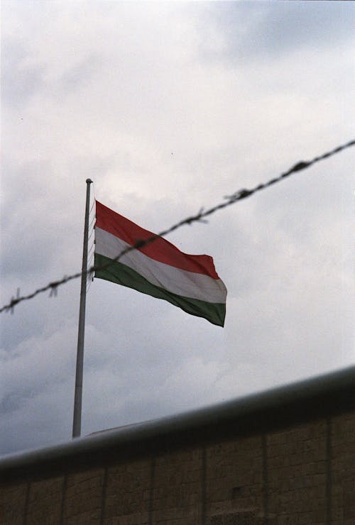 Darmowe zdjęcie z galerii z drut kolczasty, flaga, krajowy