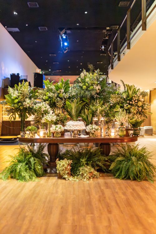 Free Luxurious floral arrangements on a wooden table in an elegant indoor setting, creating a sophisticated ambiance. Stock Photo