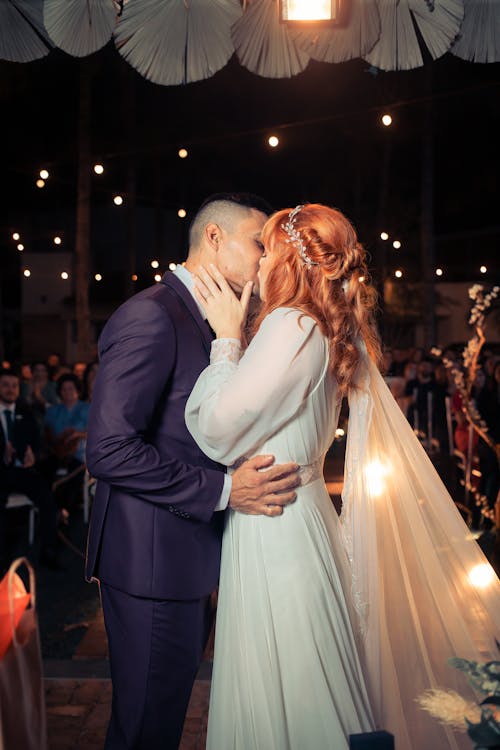 Ingyenes stockfotó csókolózás, esküvő, esküvői fotózás témában