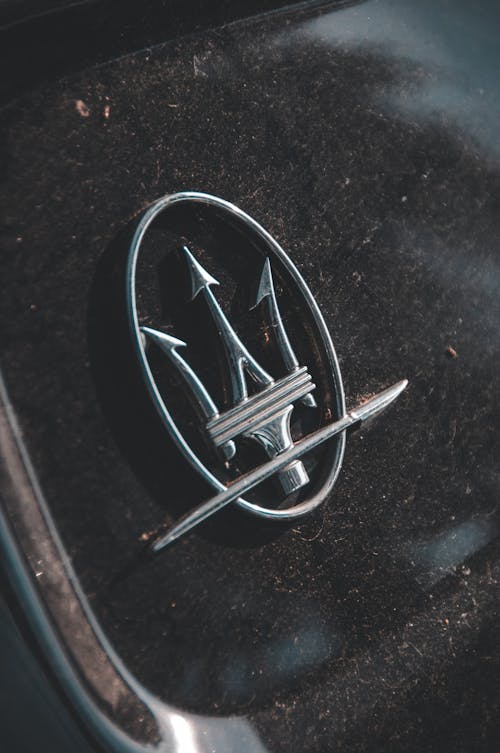 Foto d'estoc gratuïta de cotxe, emblema, fons negre