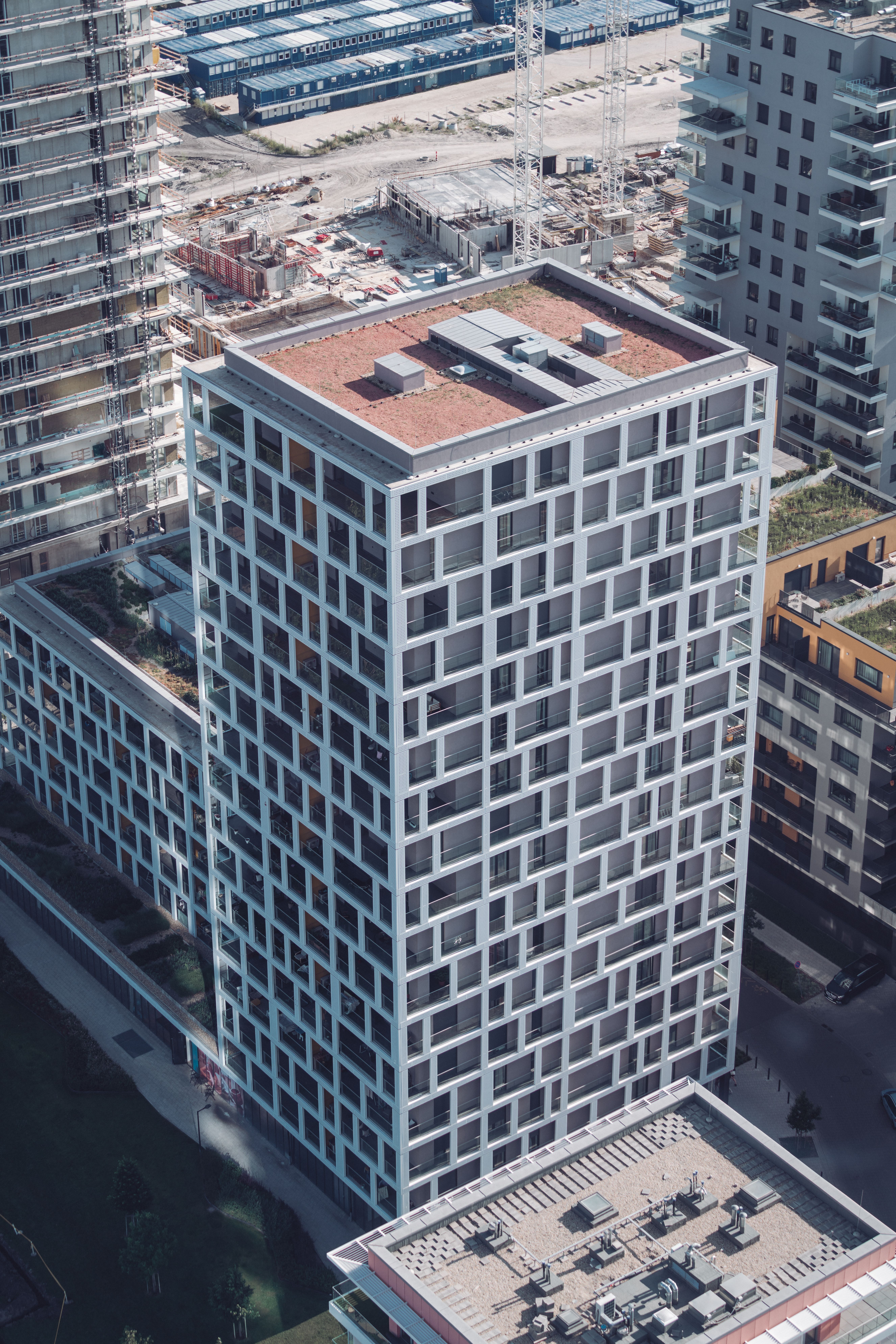 Building with Apartments in City · Free Stock Photo