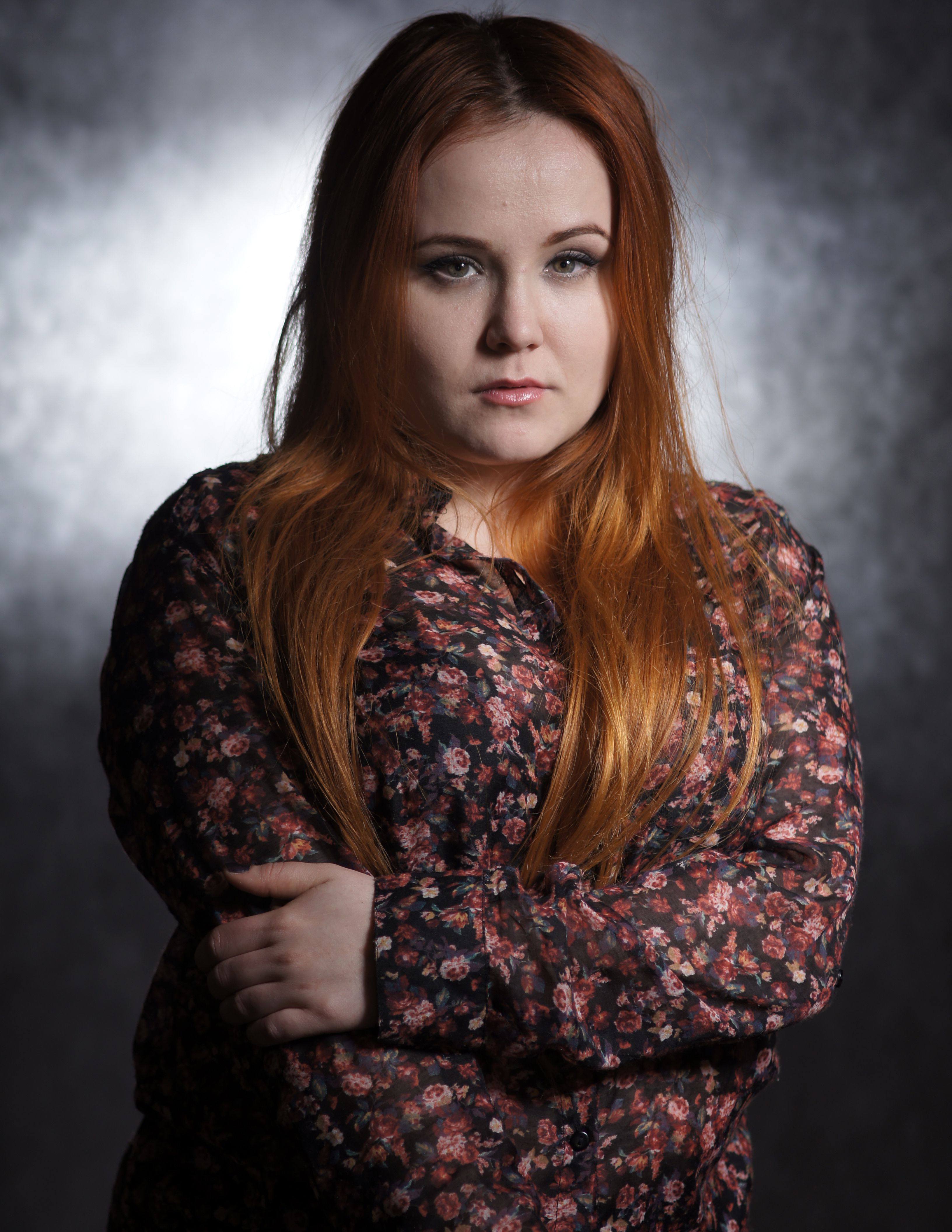 A woman with red hair posing for a photo · Free Stock Photo