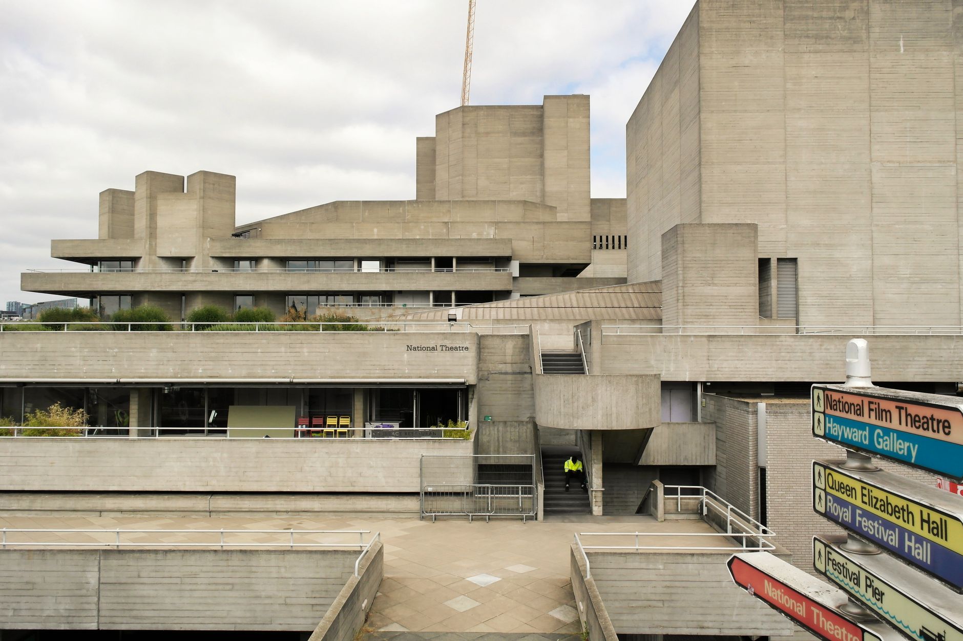 Londra'daki National Theatre binasının dış cephesi