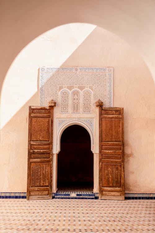 A doorway in a tiled room with arches