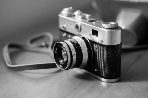 Free Close-up of a vintage camera with a lens in black and white. Perfect for vintage and photography themes. Stock Photo