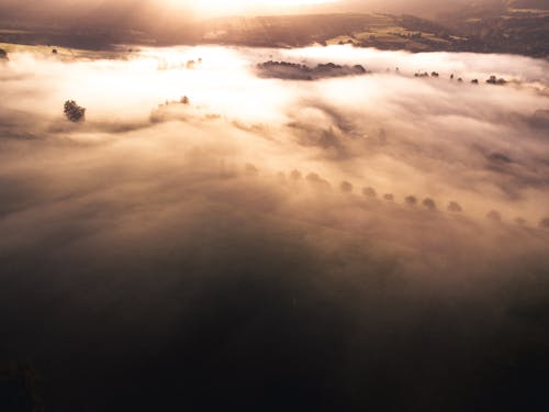 Foto profissional grátis de fotografia aérea, garoa, luz do sol