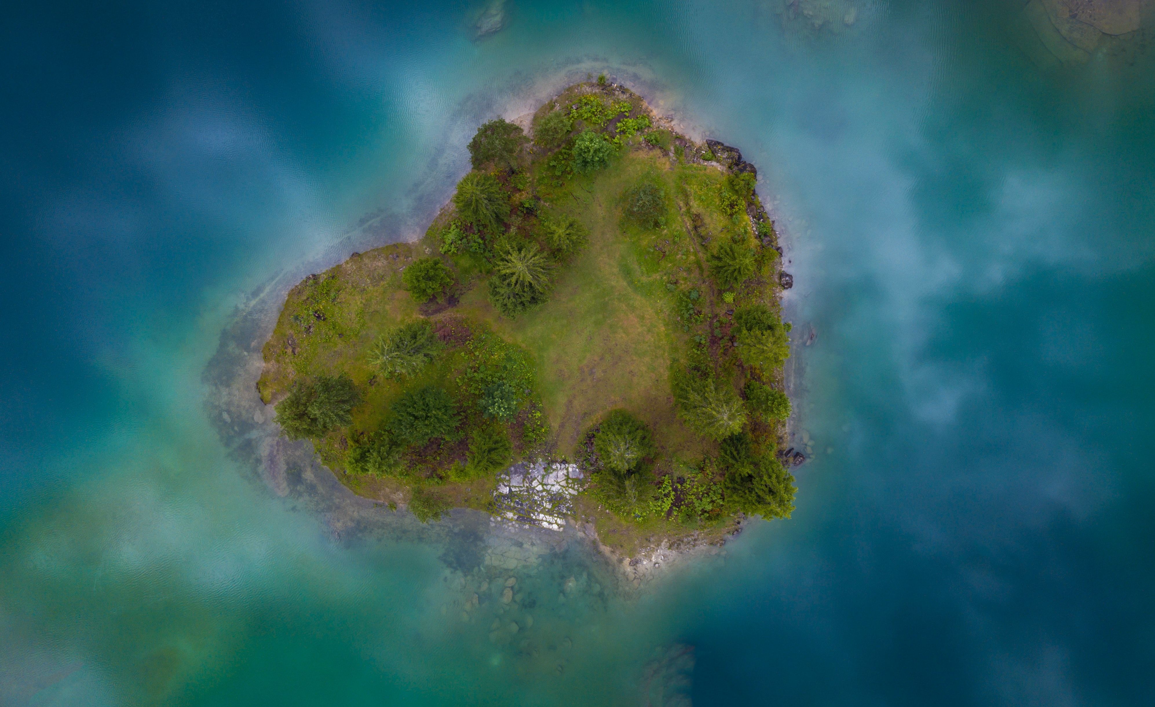 Aerial View of a Green Islet · Free Stock Photo