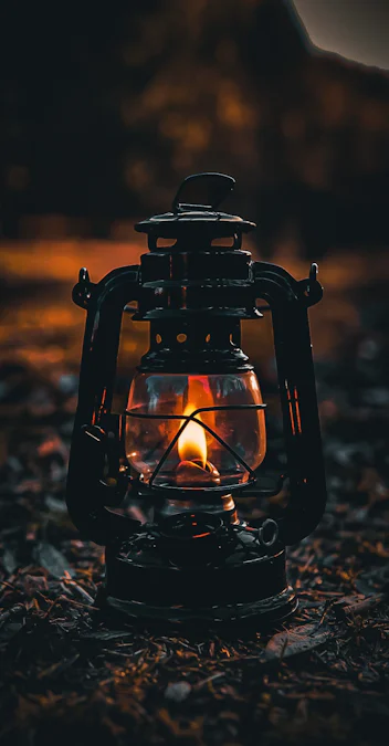 Lanterne pentru camping: Iluminare perfectă pentru aventurile în aer liber